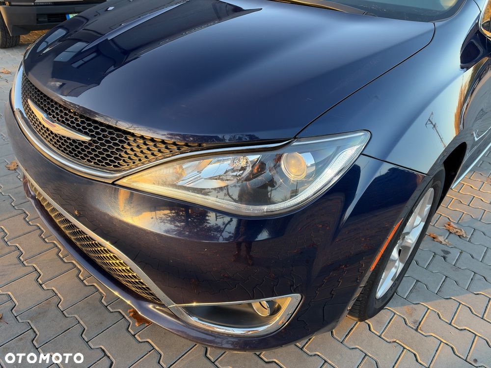 Chrysler Pacifica - 11