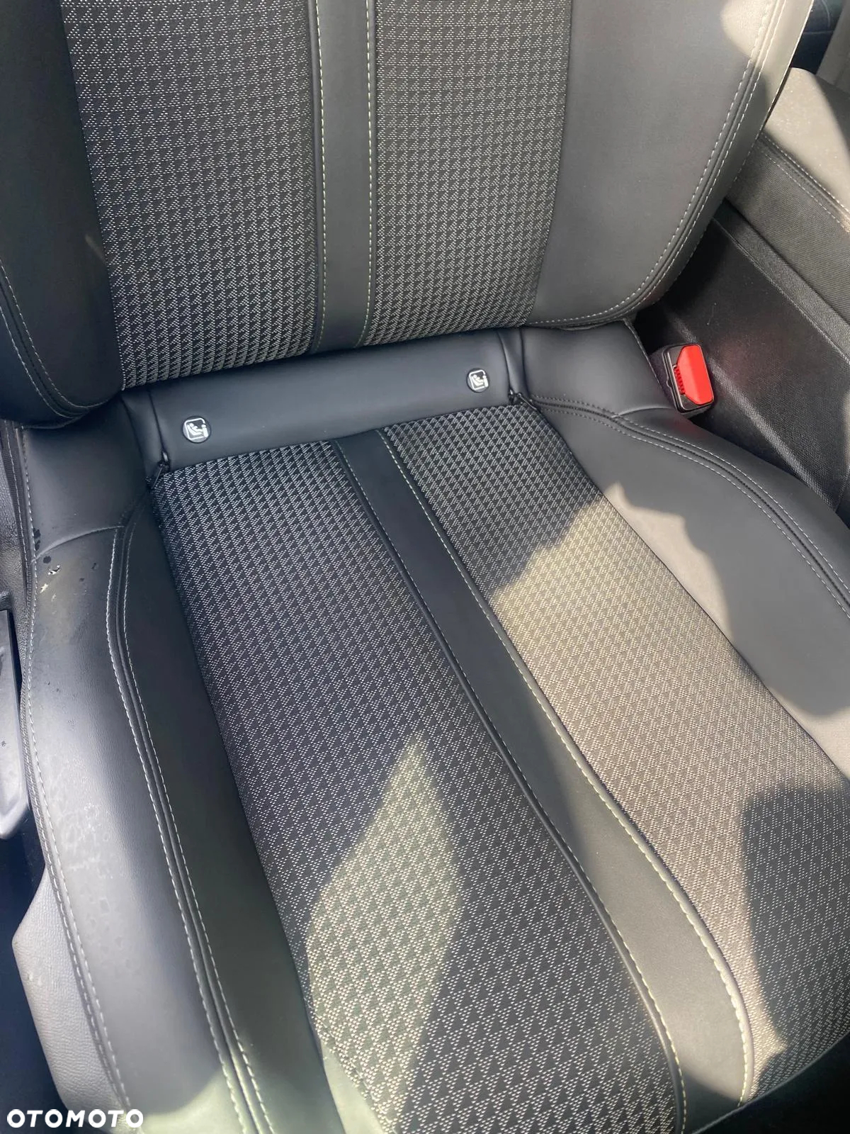 Peugeot 208 - 5