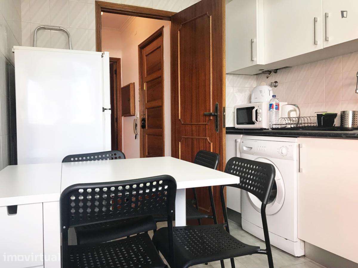 Apartamento com 2 quartos - localizado em Paranhos Porto - Grande imagem: 3/7