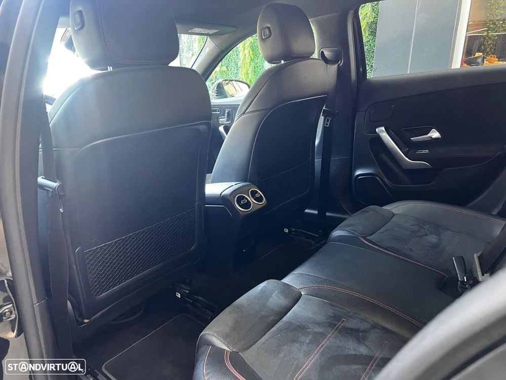Mercedes-Benz A 250 Limousine e AMG Line - 11