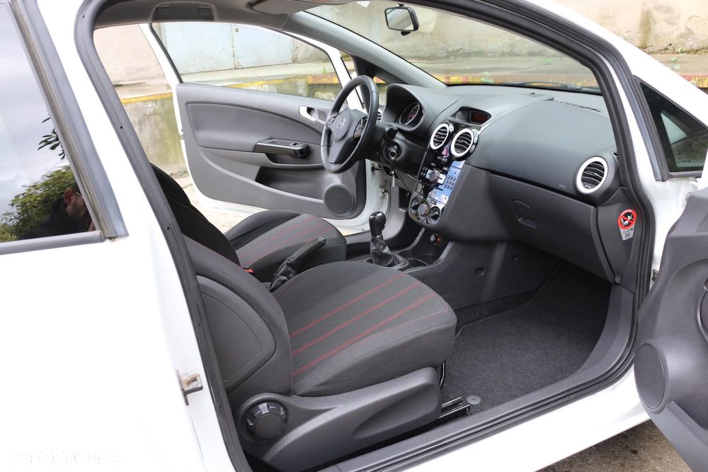 Opel Corsa 1.4 16V Color Race - 16