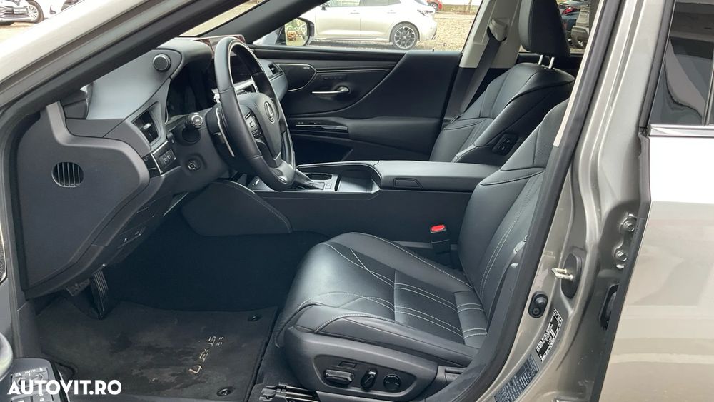 Lexus Seria ES 300h 2.5 TNGA HV 25H- 4X2 CVT Luxury - 12