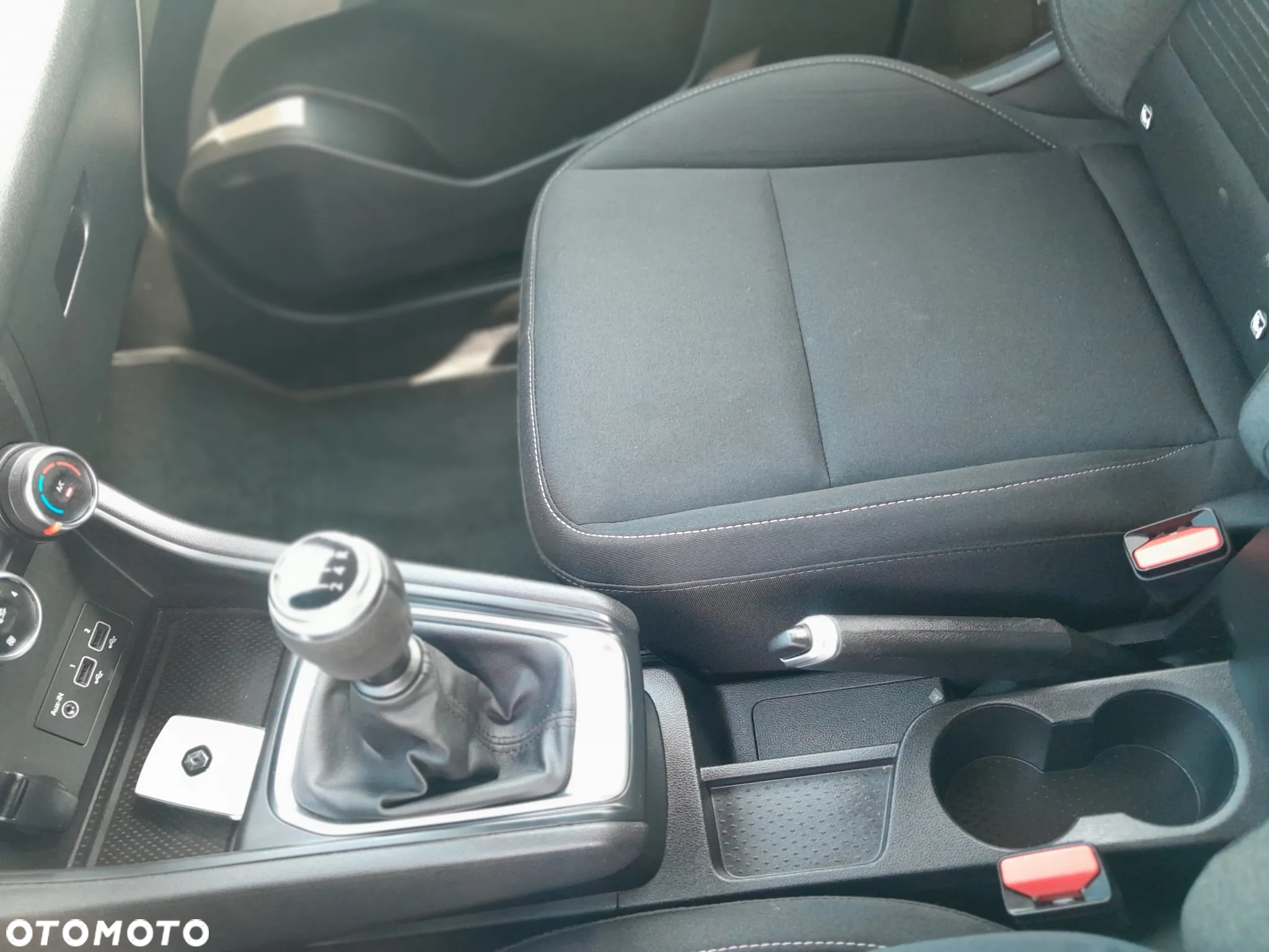 Renault Captur TCe 100 INTENS - 23