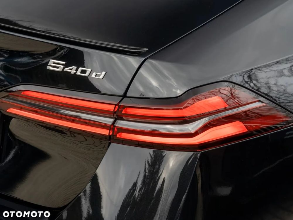 BMW Seria 5 540d xDrive mHEV M Sport - 13