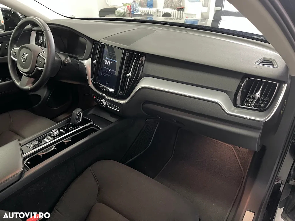 Volvo XC 60 B4 MHEV AWD Momentum - 13