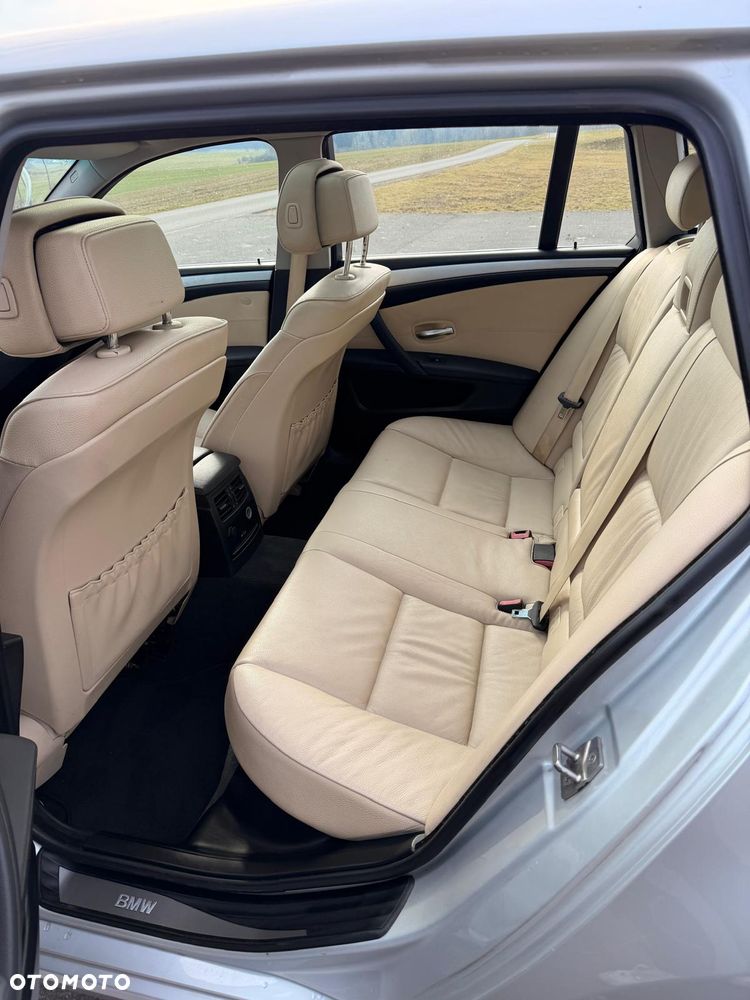 BMW Seria 5 525d xDrive - 16
