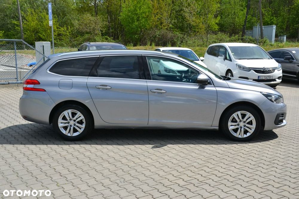 Peugeot 308 - 8