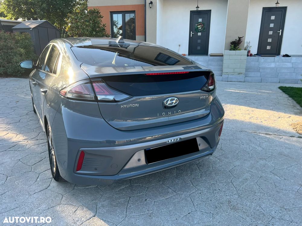 Hyundai IONIQ - 17