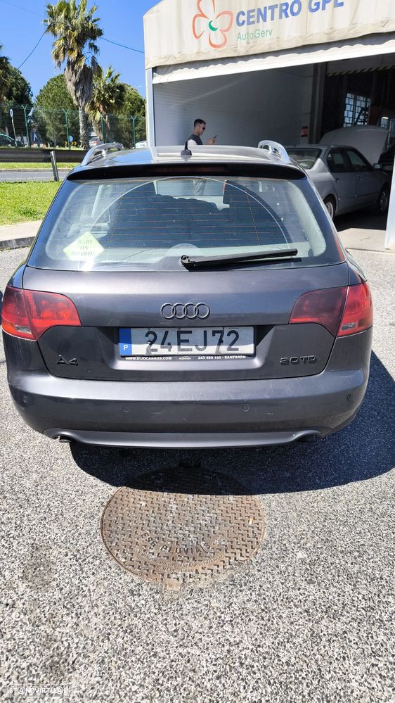 Audi A4 Avant 2.0 TDi S-line - 2