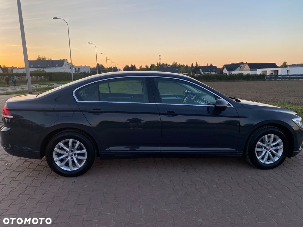 Volkswagen Passat - 4