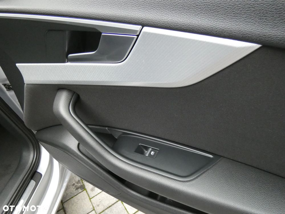 Audi A4 Avant 2.0 TDI DPF clean diesel Attraction - 30