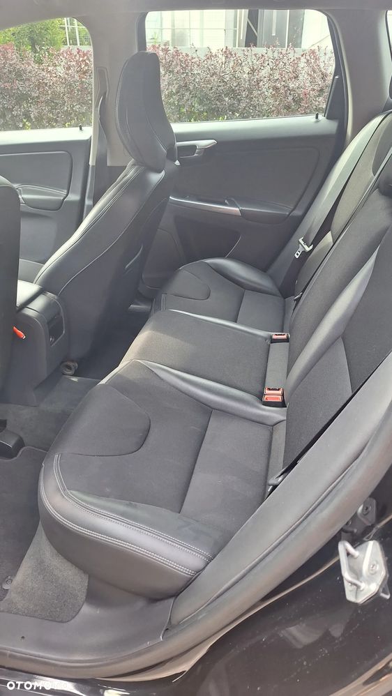 Volvo XC 60 D4 Momentum - 12