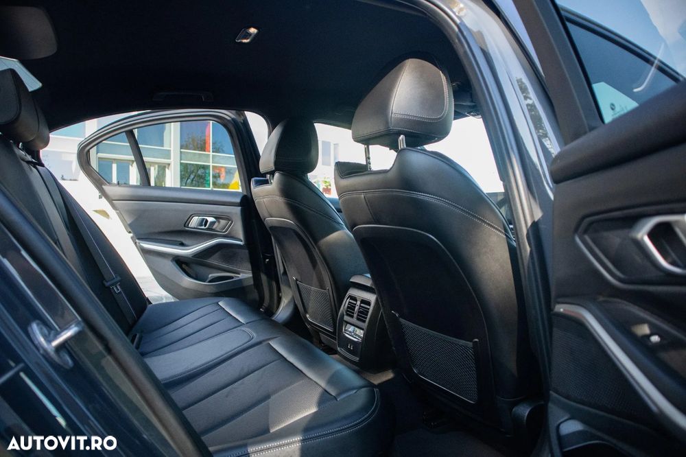 BMW Seria 3 330e Aut. M Sport - 36