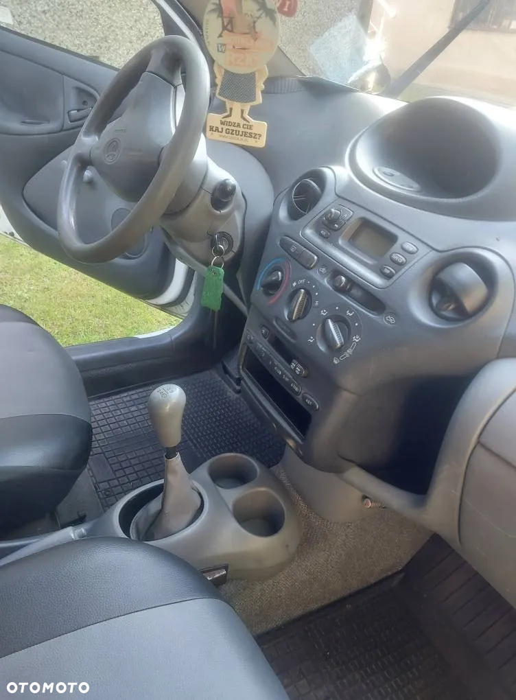 Toyota Yaris - 6