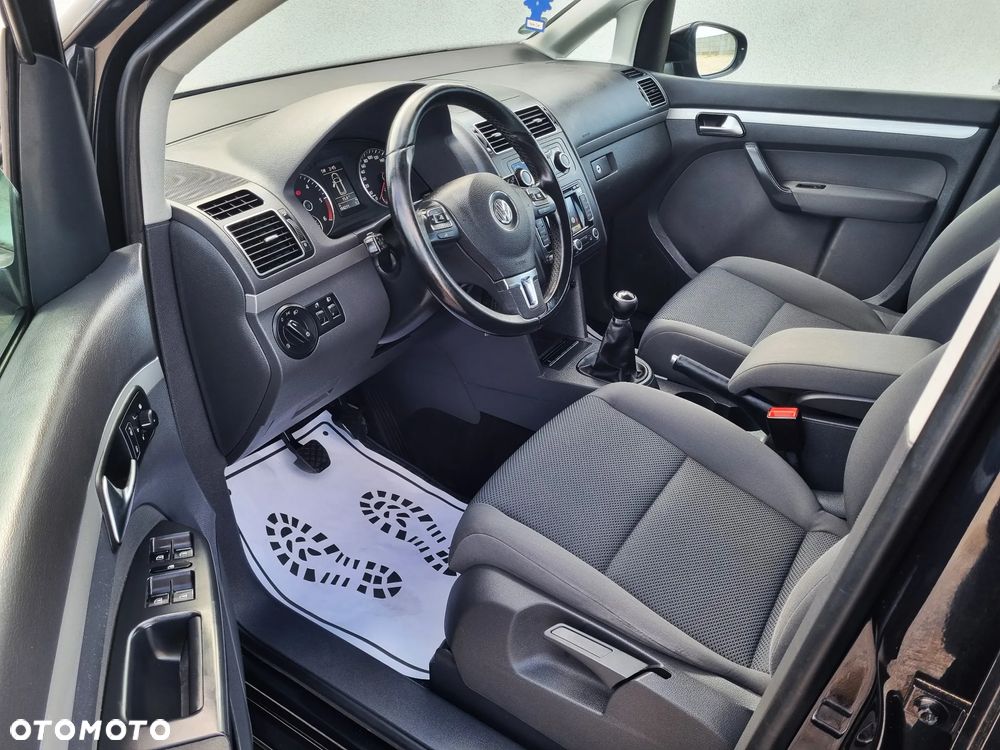 Volkswagen Touran - 8