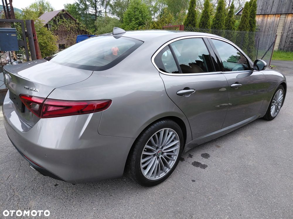 Alfa Romeo Giulia 2.2 AT8 Executive - 5
