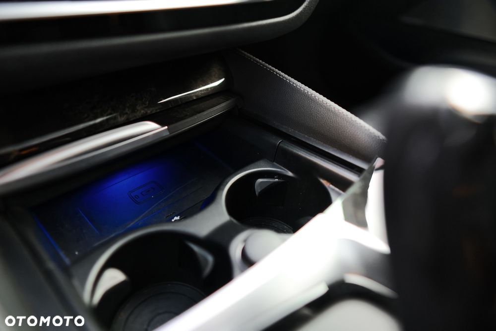 BMW Seria 5 M550i xDrive sport - 35