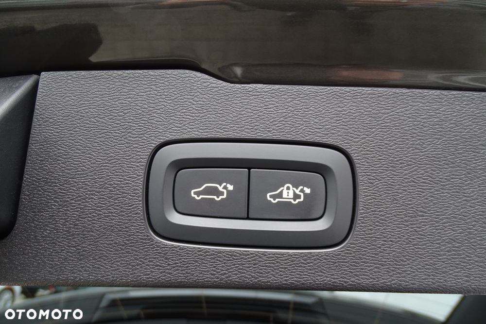 Volvo V60 T6 AWD Recharge Geartronic RDesign Expression - 29
