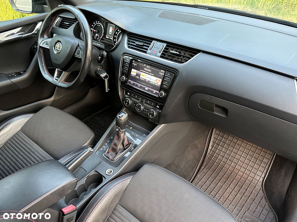 Skoda Octavia Combi 2.0 TDI DSG RS - 21