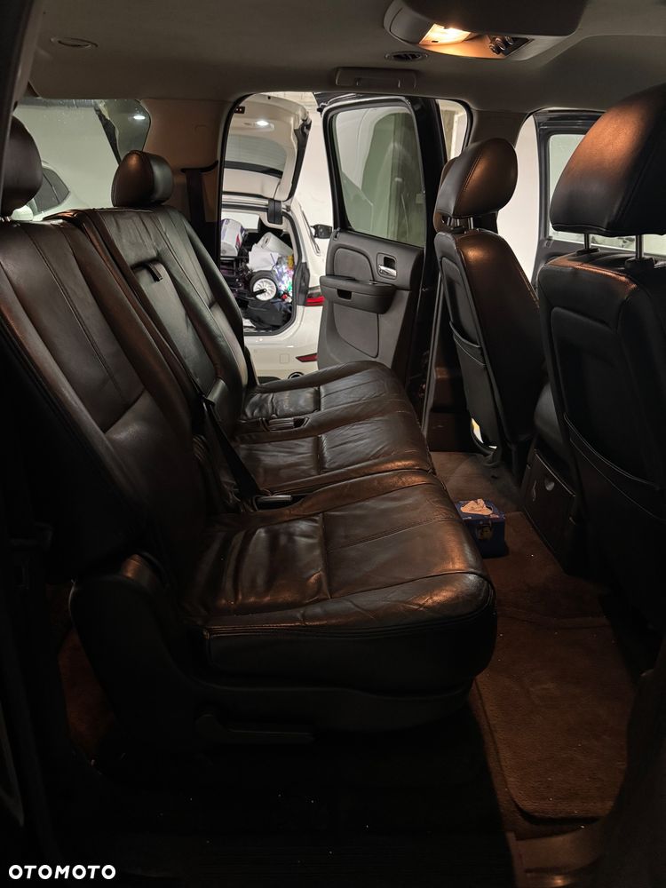 Chevrolet Suburban - 26