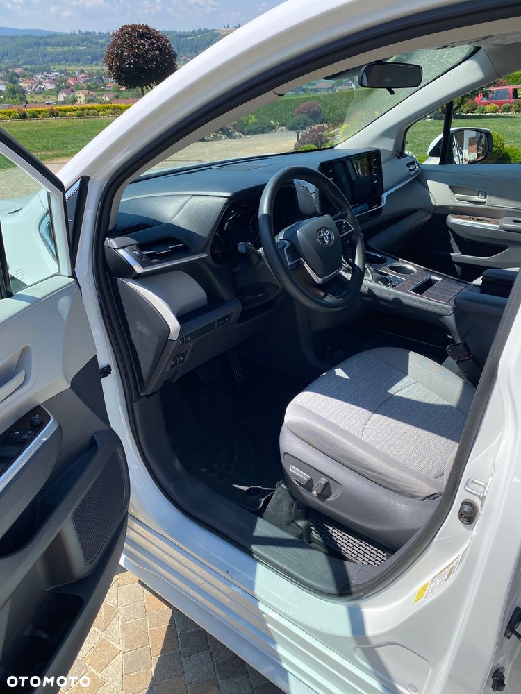 Toyota Sienna - 5