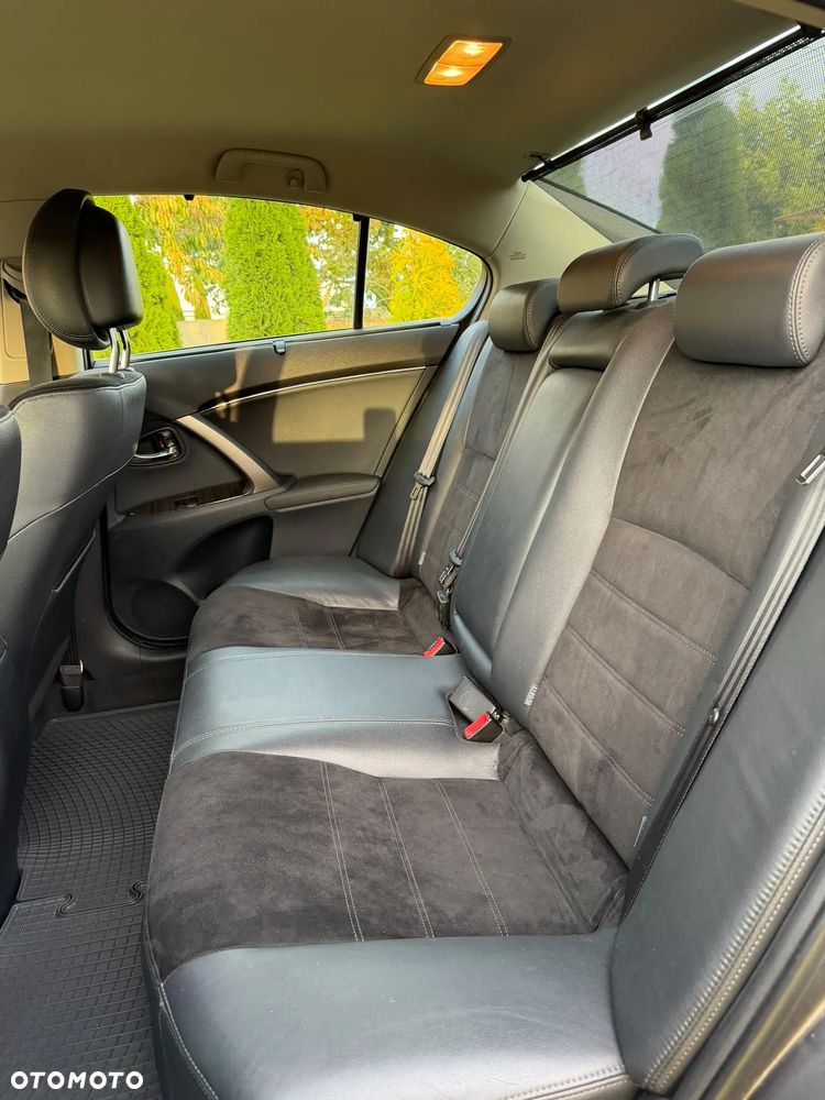 Toyota Avensis - 9