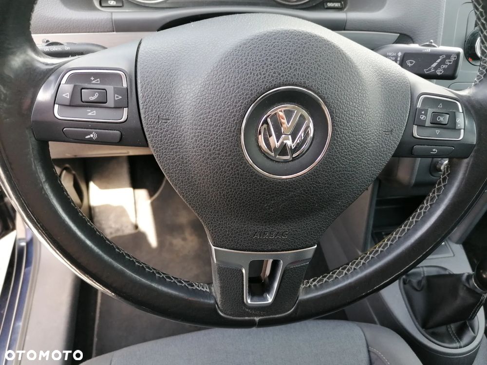 Volkswagen Touran 1.6 TDI DPF STYLE - 23
