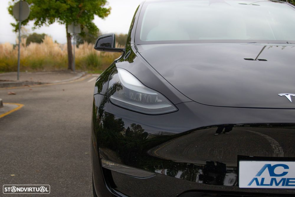 Tesla Model Y Long Range Dual Motor AWD - 9