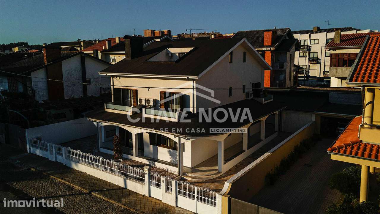 Moradia Isolada V4 c/ Garagem Box em Vilar de Andorinho - Grande imagem: 2/37