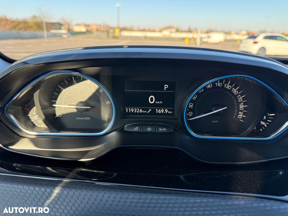 Peugeot 2008 PureTech 110 Stop&Start EAT6 Allure - 30