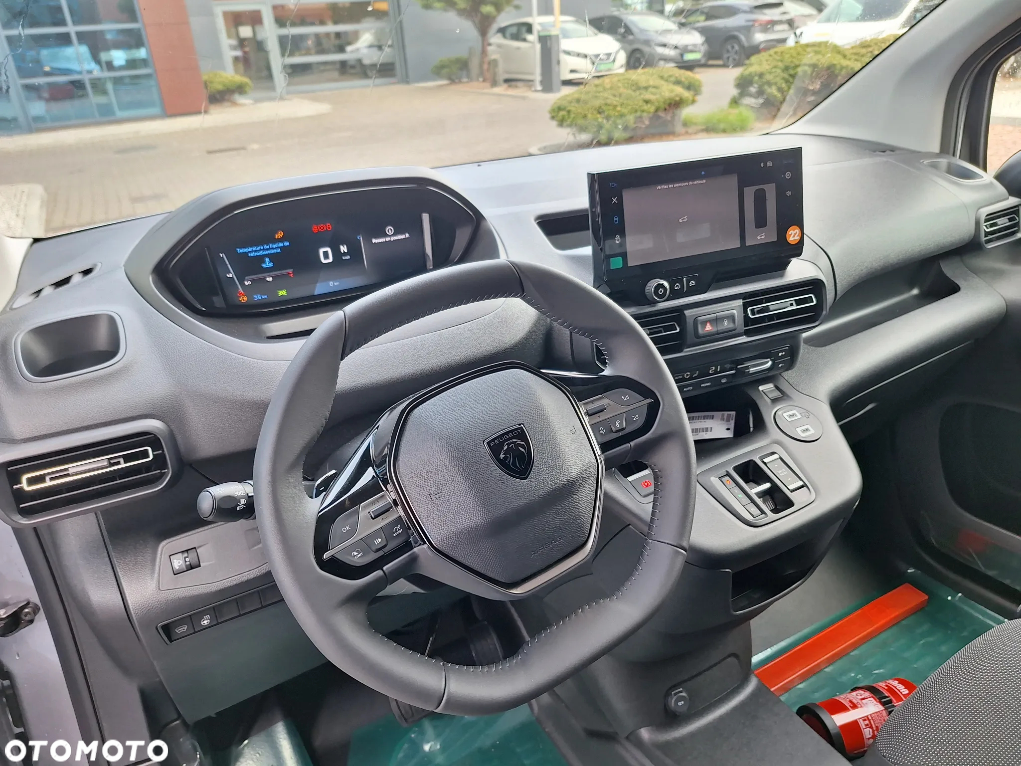 Peugeot Partner Furgon Long 950kg BlueHDi 130 KM S&S EAT8 - 16