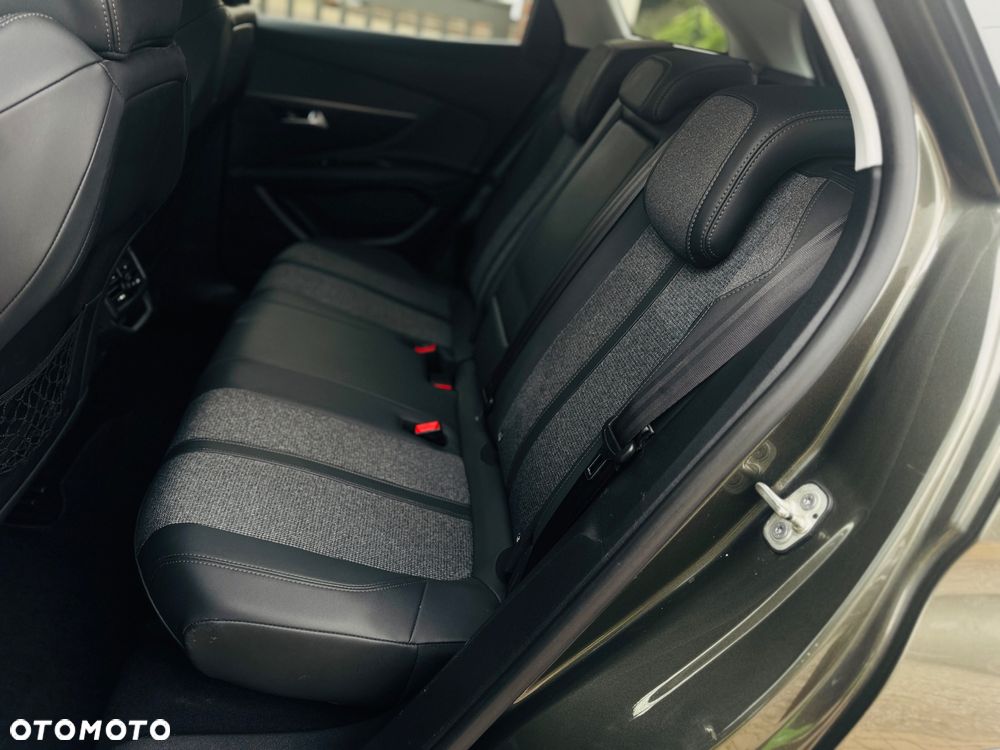 Peugeot 3008 1.5 BlueHDi Allure Pack S&S EAT8 - 17
