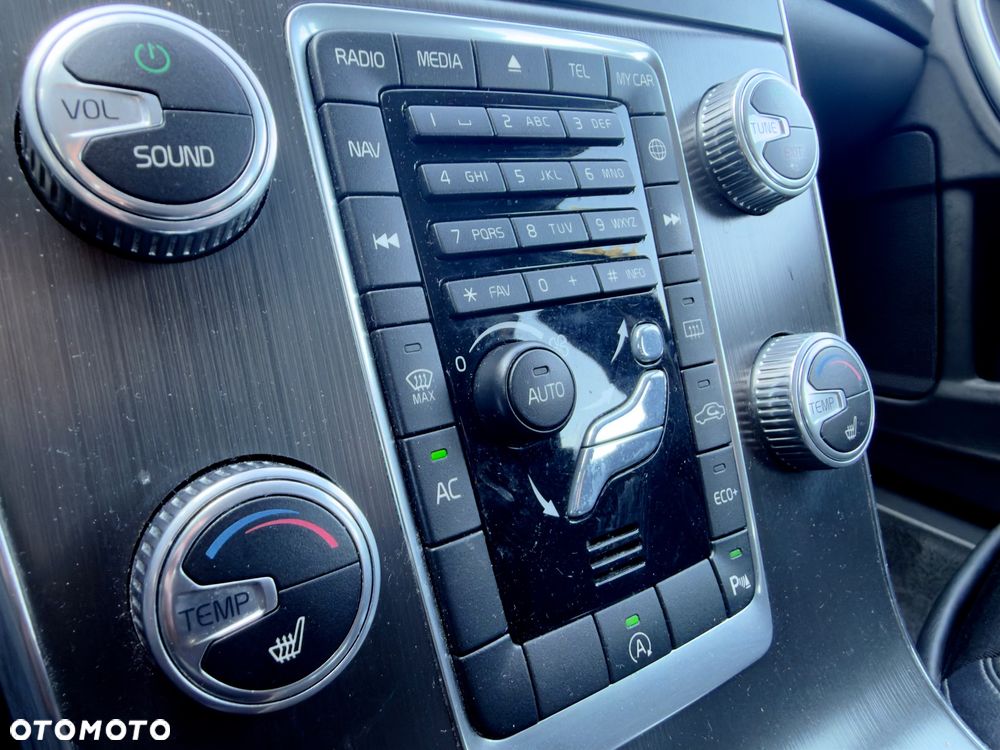Volvo V60 D4 Geartronic Momentum - 27