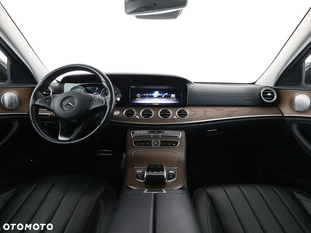 Mercedes-Benz Klasa E 220 d 4-Matic All-Terrain - 15