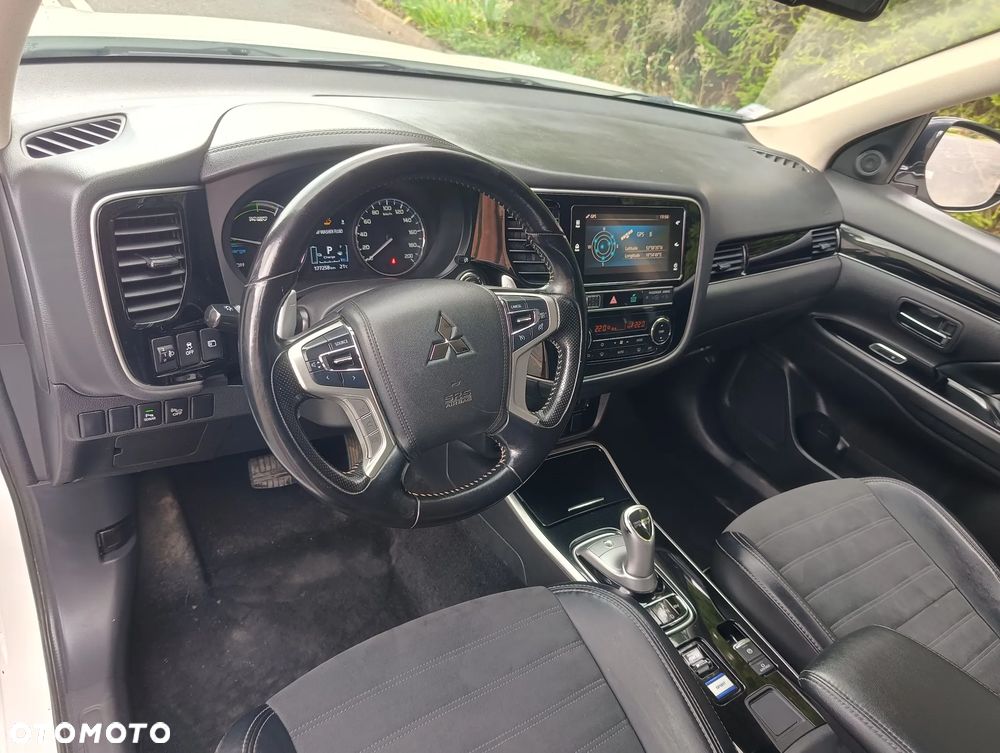 Mitsubishi Outlander 2.4 4WD Diamant+ - 6