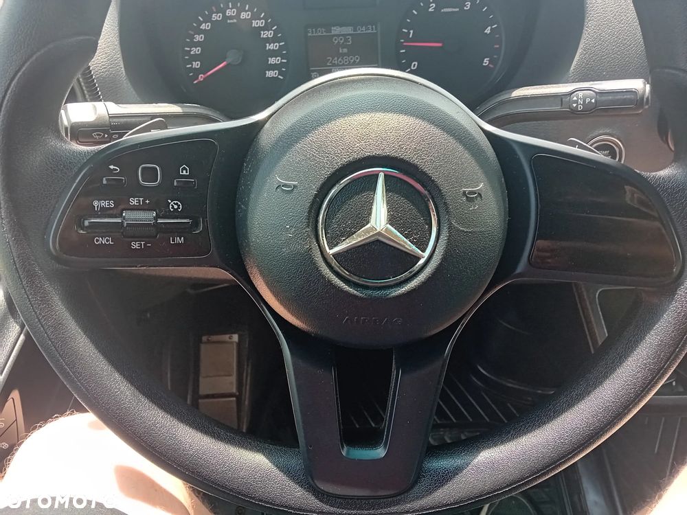 Mercedes-Benz Sprinter - 28