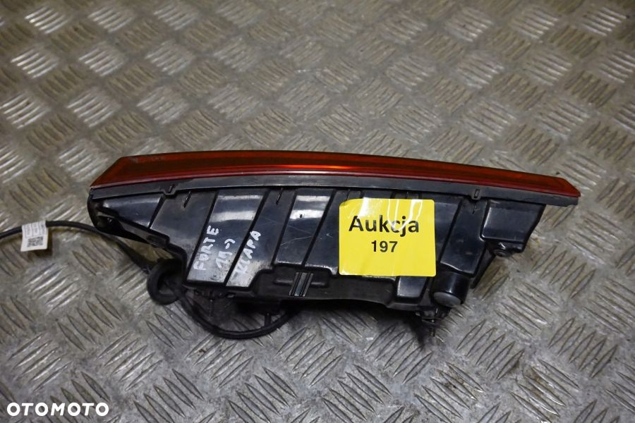 KIA FORTE 2019 2020 - LAMPA TYŁ PRAWA TYLNA W KLAPE USA - 3
