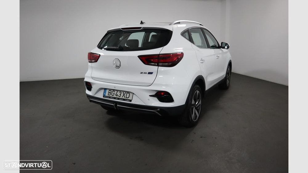 MG ZS EV 72.6 kWh Luxury OBC 11 kW - 4