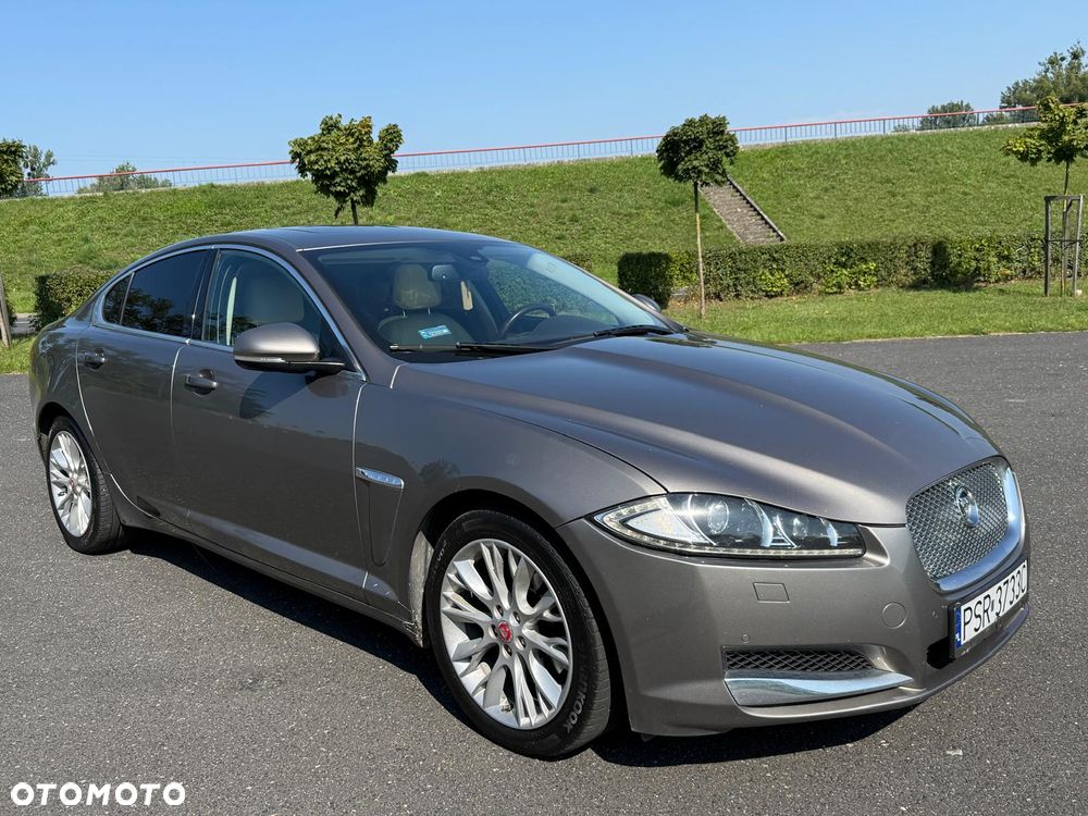 Jaguar XF 3.0 V6 D Luxury - 9
