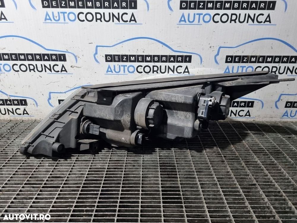 Far Dreapta Kia Sportage III 2010 - 2016 SUV 4 Usi (1352) Cu lupă - 2