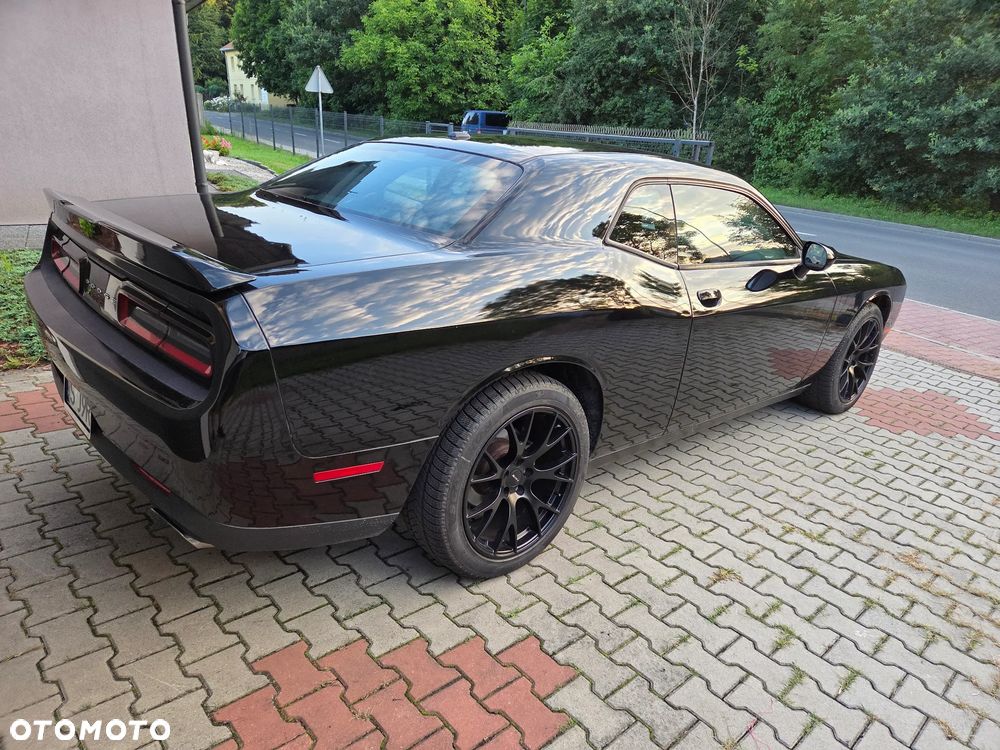 Dodge Challenger - 12