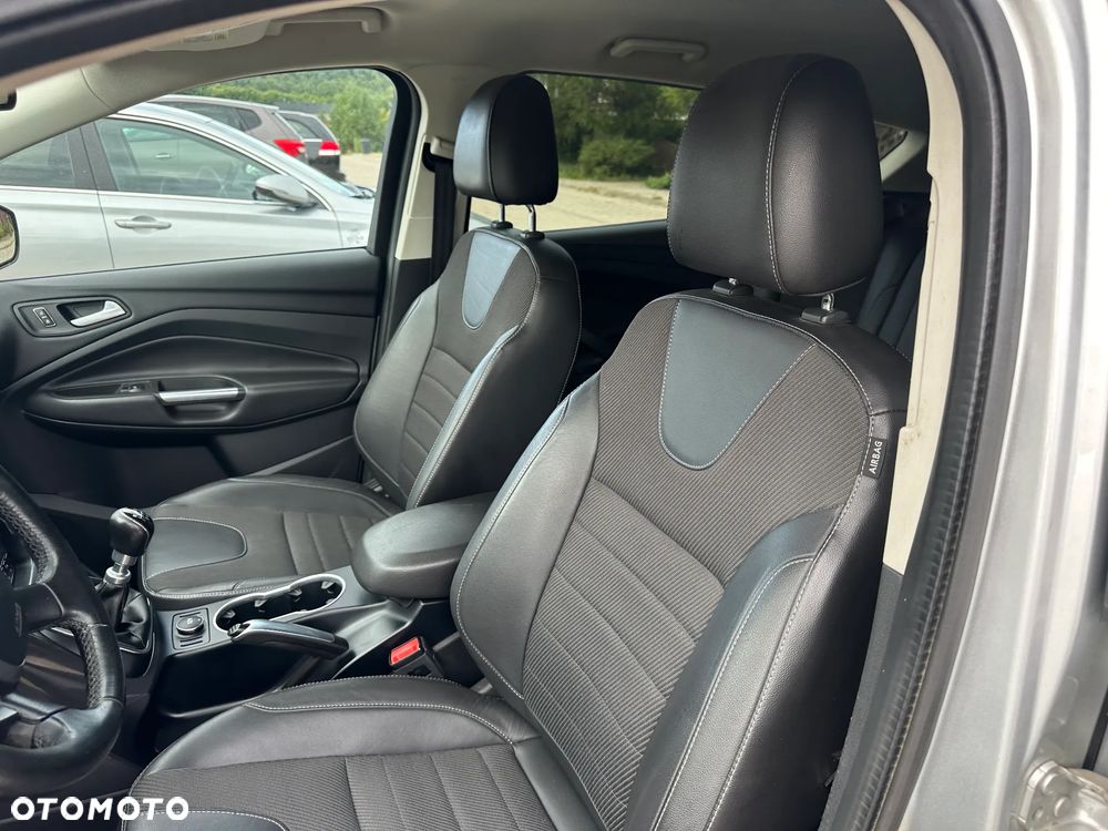 Ford Kuga 2.0 TDCi 2x4 Titanium - 4