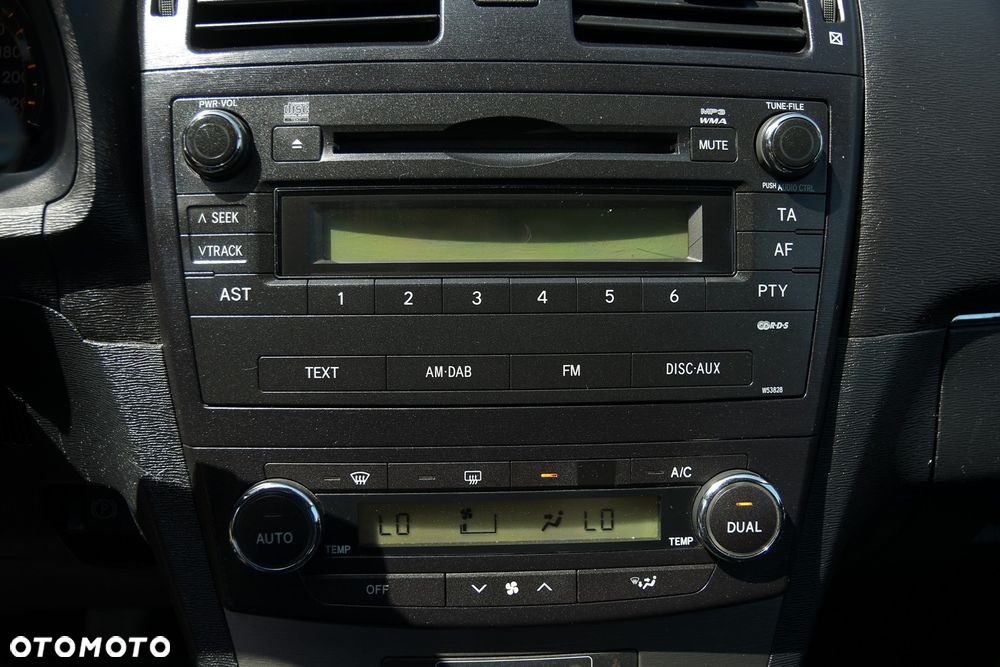 Toyota Avensis 1.8 Executive - 9