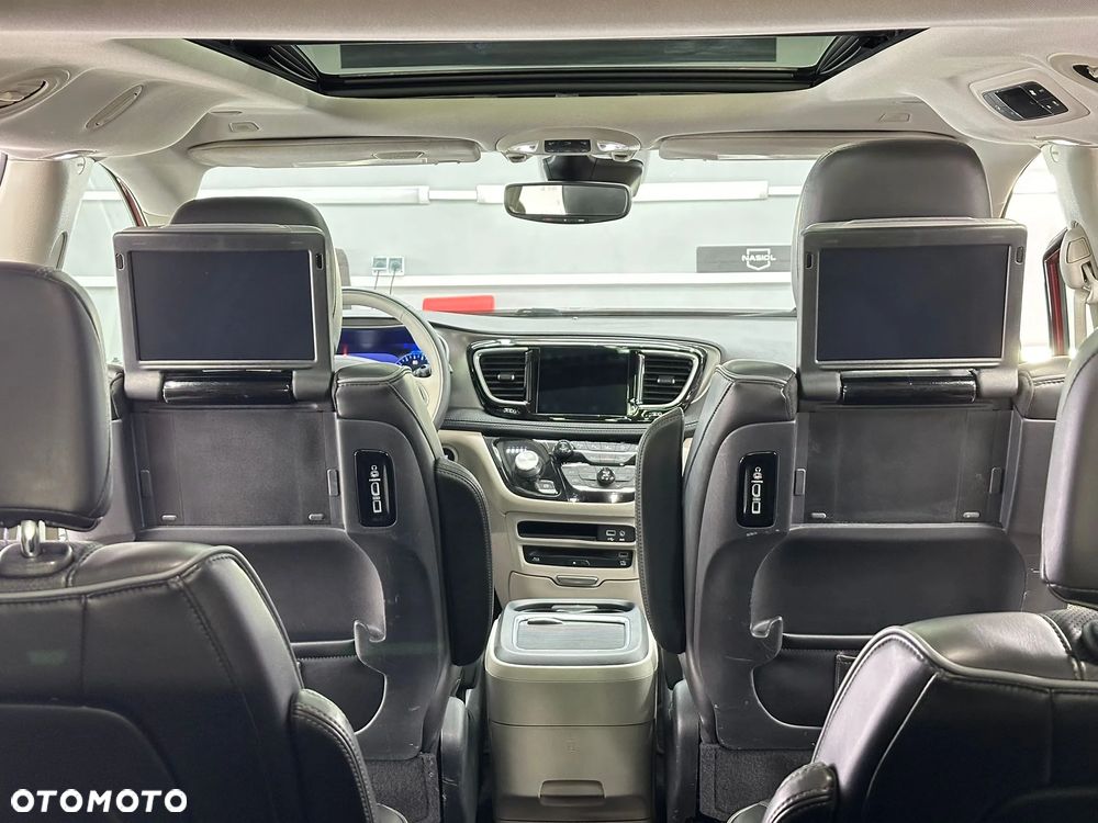 Chrysler Pacifica - 8