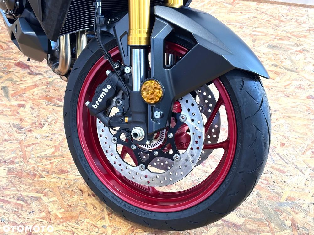 Suzuki GSX - 4
