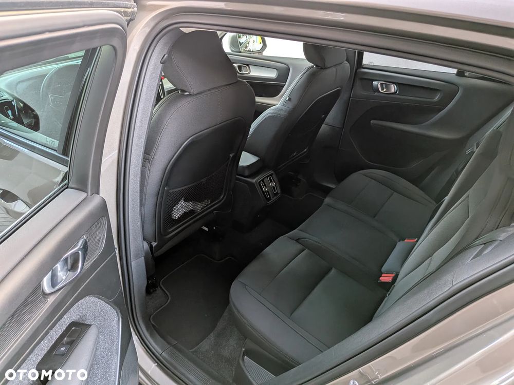 Volvo XC 40 T3 Momentum Pro - 9