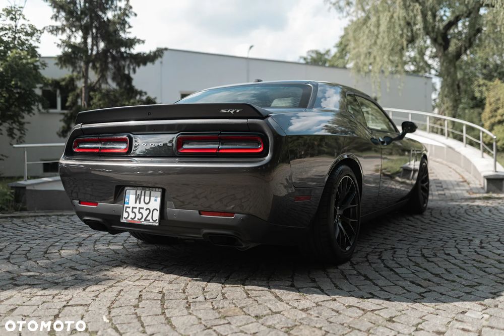 Dodge Challenger - 11