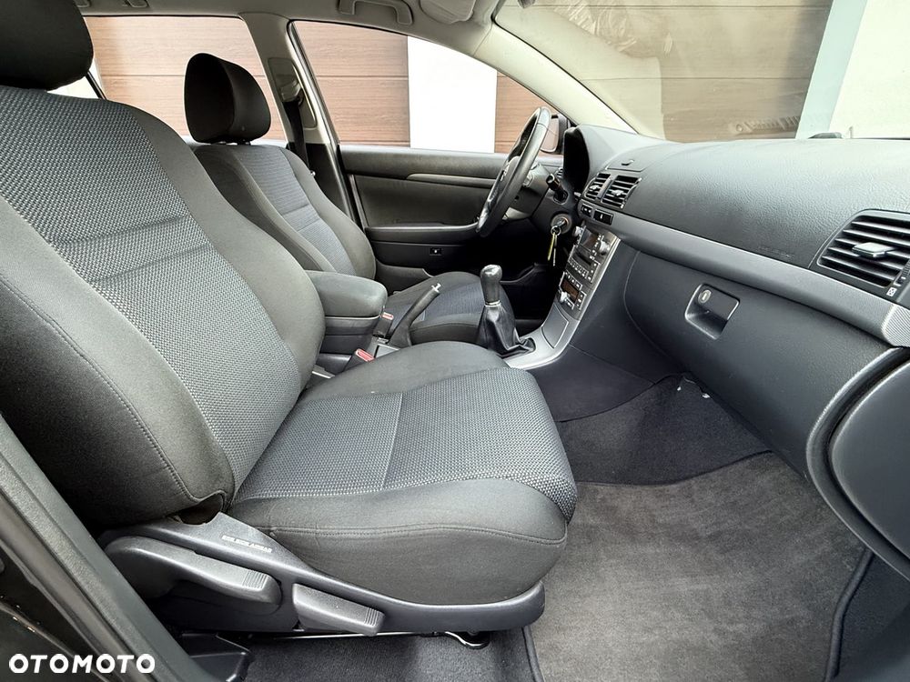 Toyota Avensis 1.8 VVT-i Combi - 25
