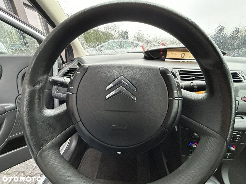 Citroën C4 1.4 16V Style - 11