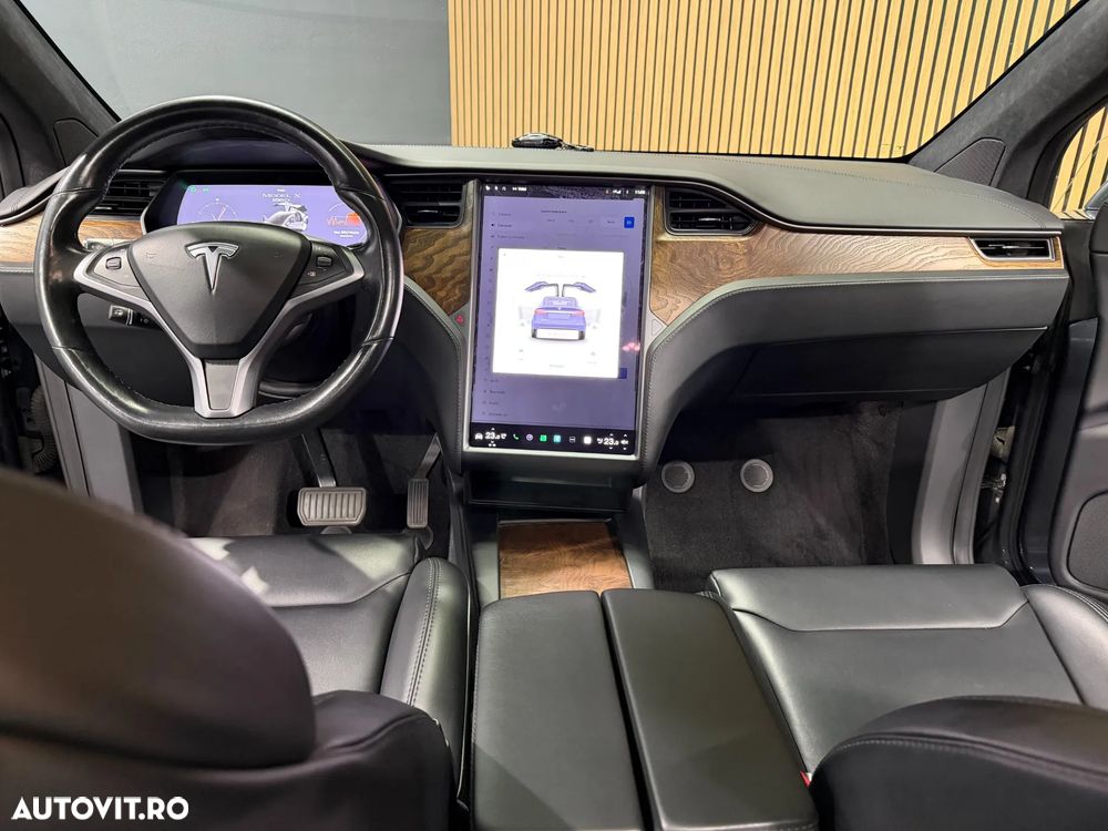 Tesla Model X - 19